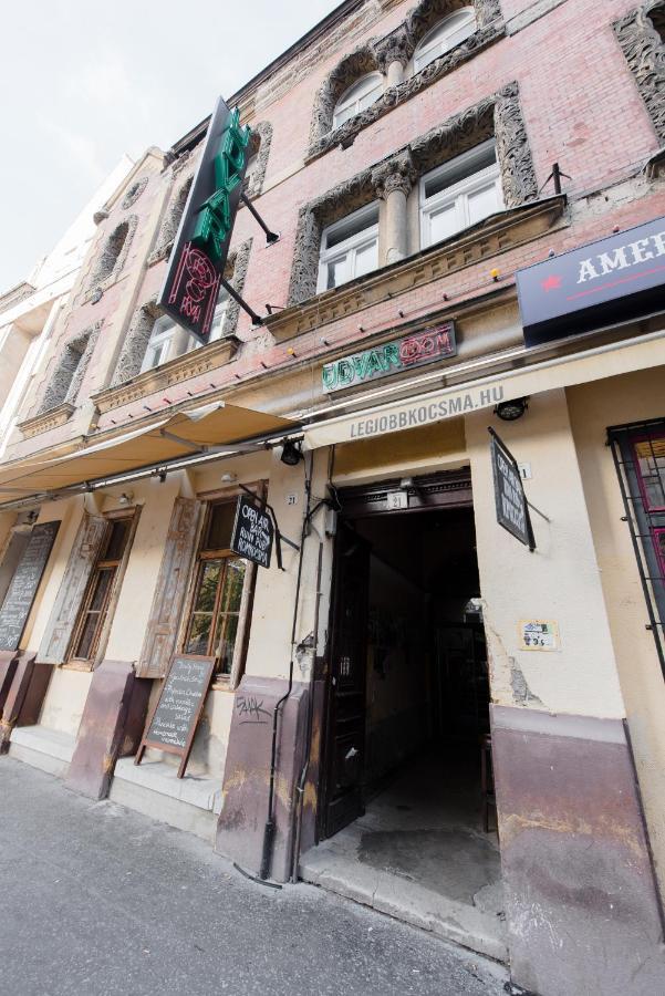 Budapest Party Hostel At Udvarom エクステリア 写真