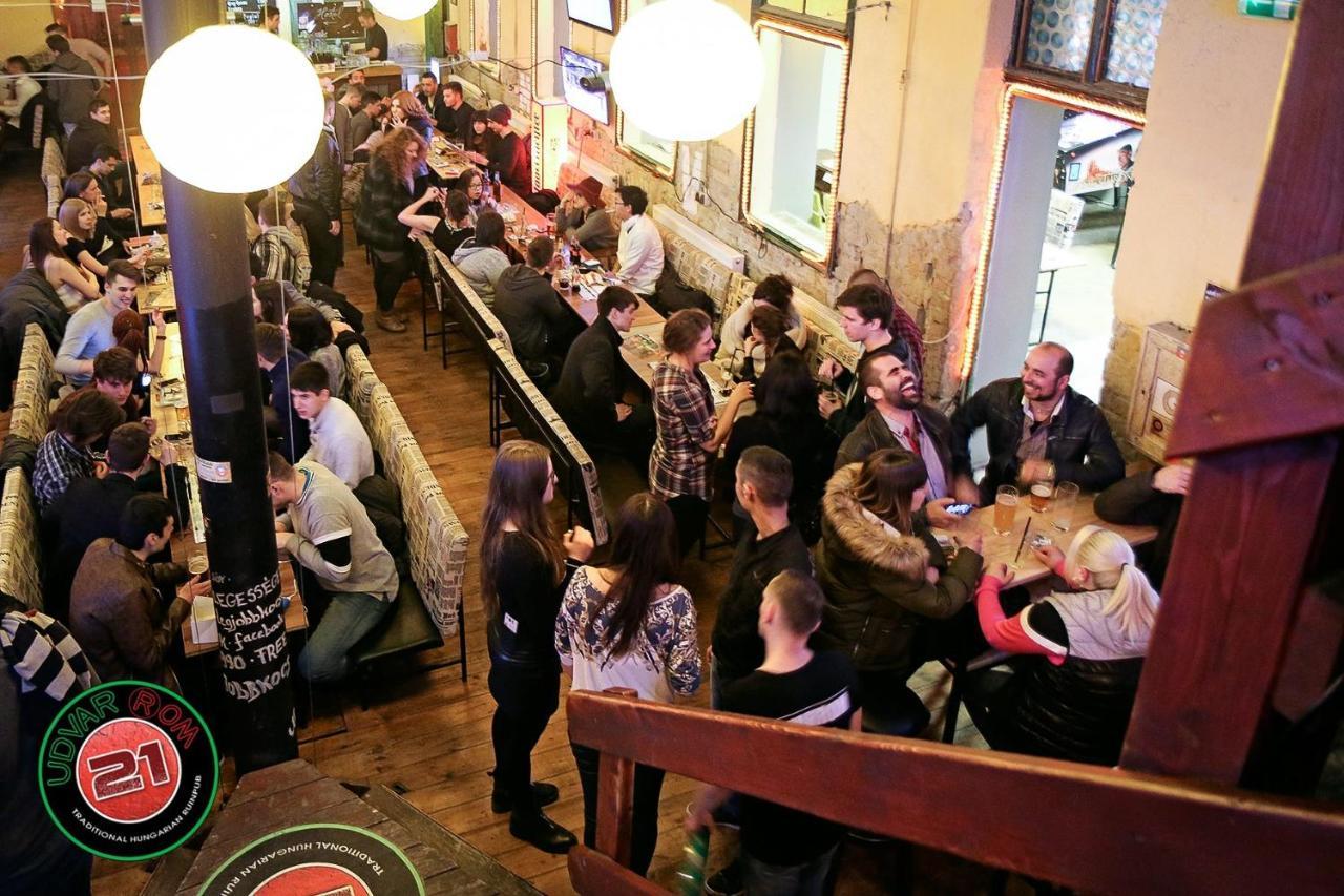 Budapest Party Hostel At Udvarom エクステリア 写真