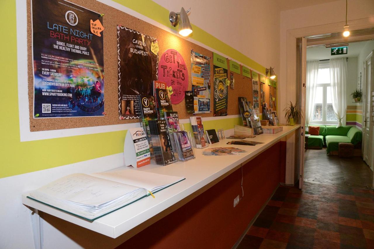 Budapest Party Hostel At Udvarom エクステリア 写真