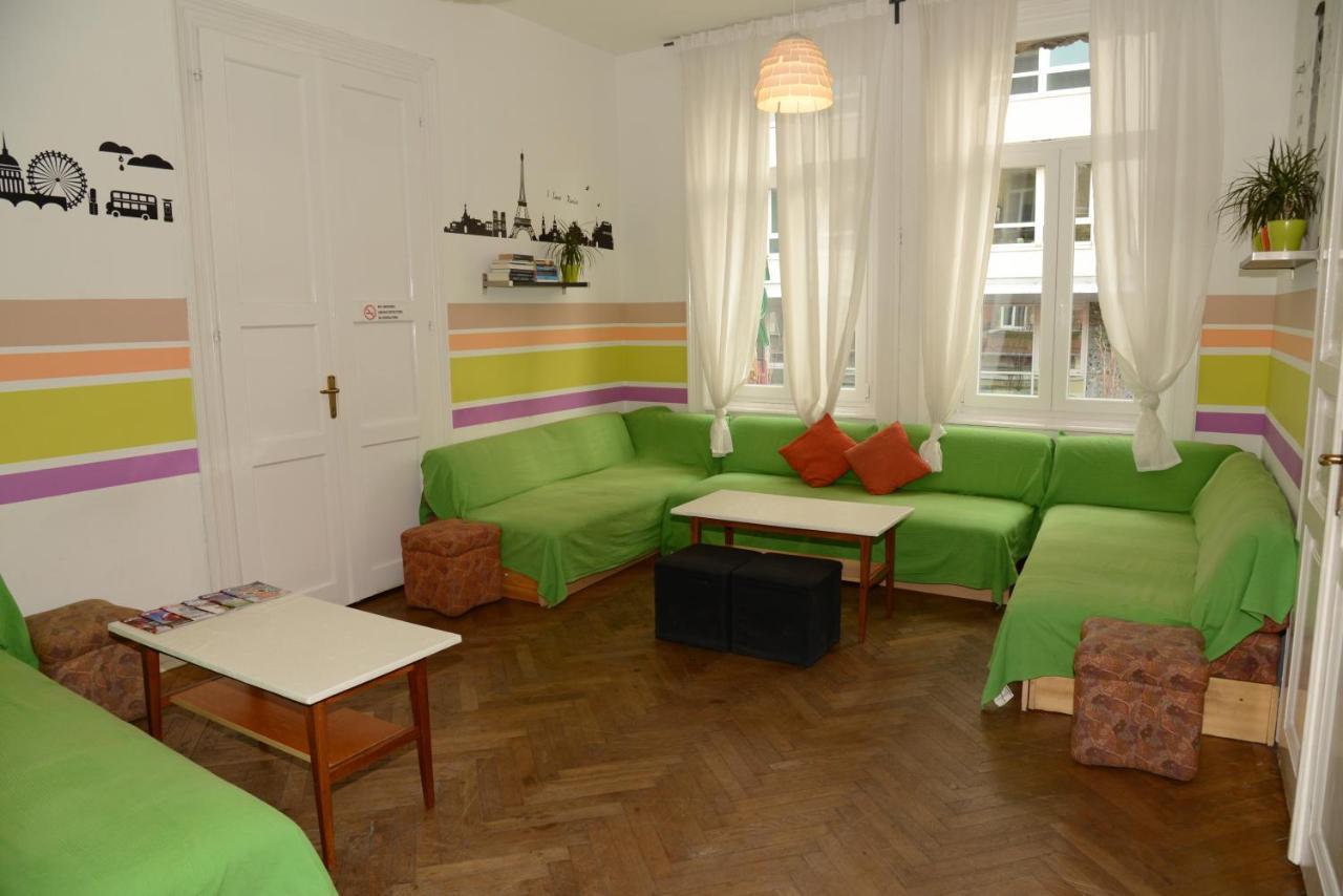 Budapest Party Hostel At Udvarom エクステリア 写真
