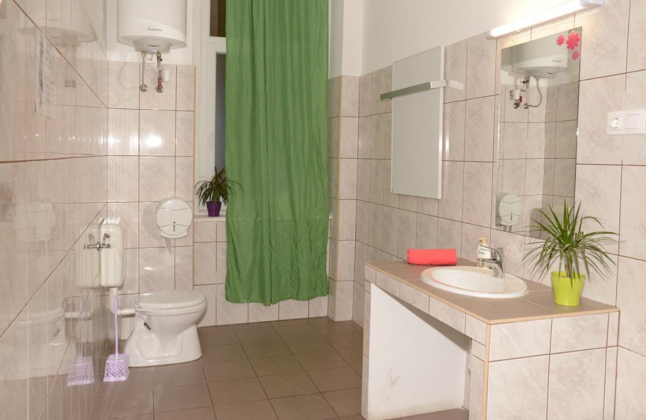 Budapest Party Hostel At Udvarom エクステリア 写真