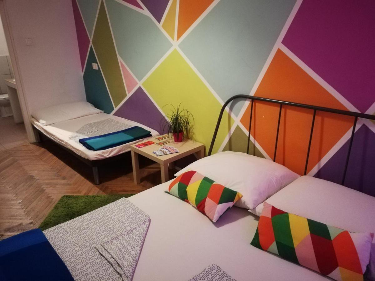 Budapest Party Hostel At Udvarom エクステリア 写真