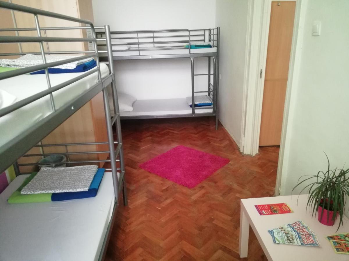 Budapest Party Hostel At Udvarom エクステリア 写真