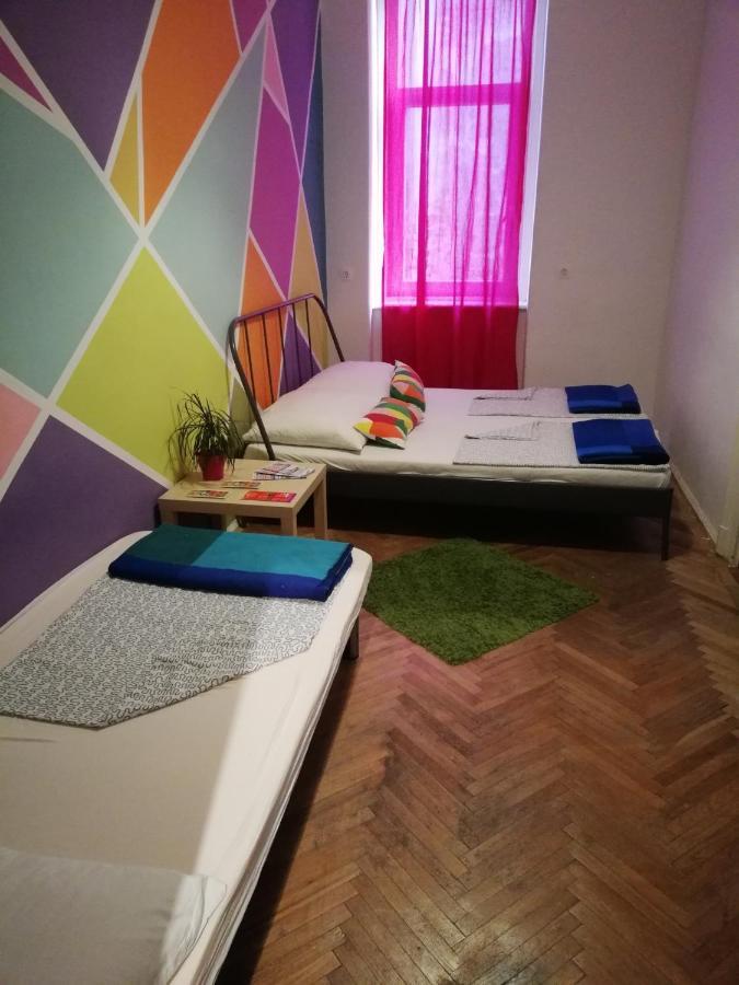 Budapest Party Hostel At Udvarom エクステリア 写真